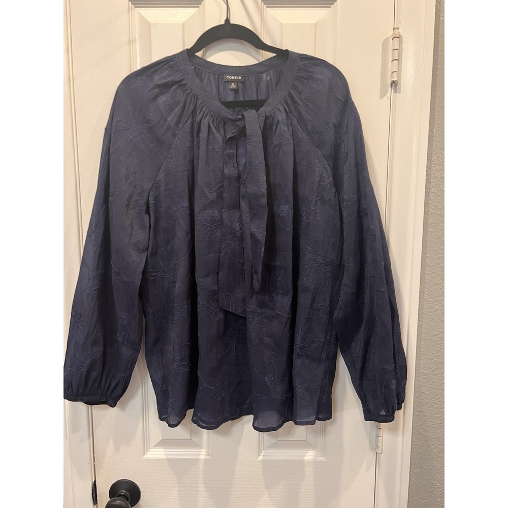 Torrid Navy Blue Embroidered Floral Chiffon Tie Neck Blouse Top Size 0 Large 12